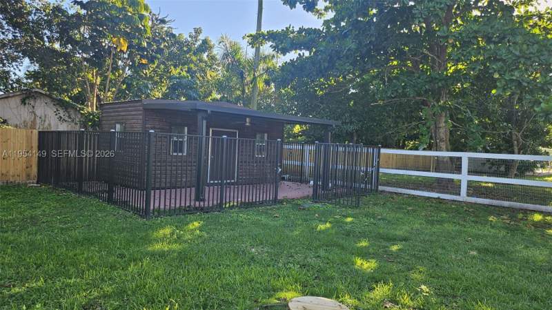 5 bedroom SingleFamilyResidence at 16400 SW 173rd Ave, Redland, Miami — photo 2