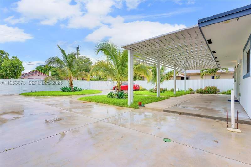 4 bedroom SingleFamilyResidence at 2247 NW 2nd St, Glenroyal Sub, Miami — photo 5