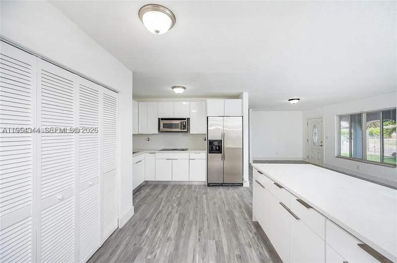 5 bedroom SingleFamilyResidence at 11950 SW 182nd Ter, South Miami Heights Addn, Miami — photo 3