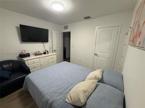 1043 SE 24th Ave, Homestead FL - photo 11 of 30