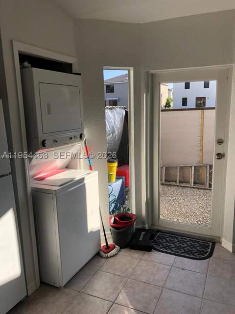 27 NE 13th Ave 4, Homestead FL - photo 7 of 8
