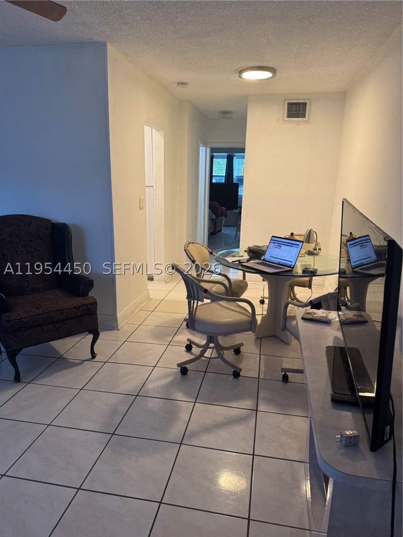 1 bedroom Condominium at 55 NW 204th St 1, Ro-Mont Gardens Andover B, Miami Gardens — photo 4