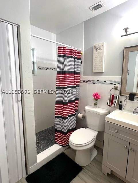 10910 SW 217th Ter, Miami FL - photo 15 of 32