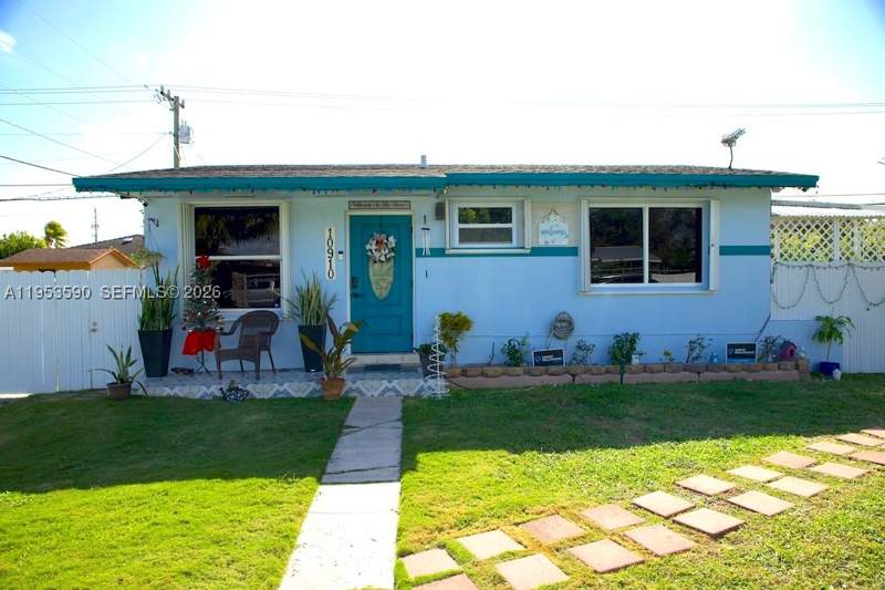 4 bedroom SingleFamilyResidence at 10910 SW 217th Ter, Lincoln City Sec A, Miami — photo 2