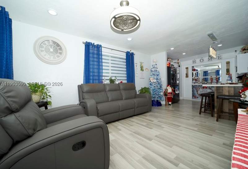 4 bedroom SingleFamilyResidence at 10910 SW 217th Ter, Lincoln City Sec A, Miami — photo 4
