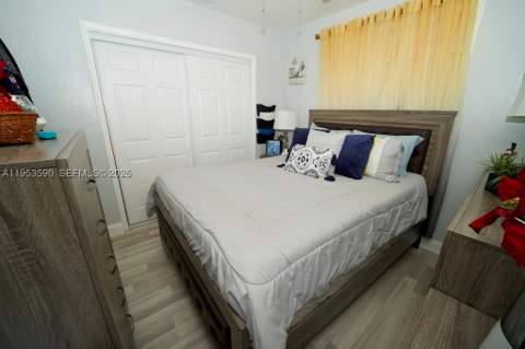 10910 SW 217th Ter, Miami FL - photo 9 of 32