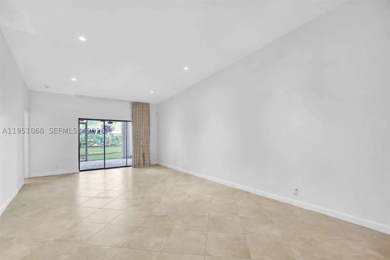 3 bedroom Condominium at 21248 Harbor Way 243-24, Costain Villas Harbor Vil, Aventura — photo 4