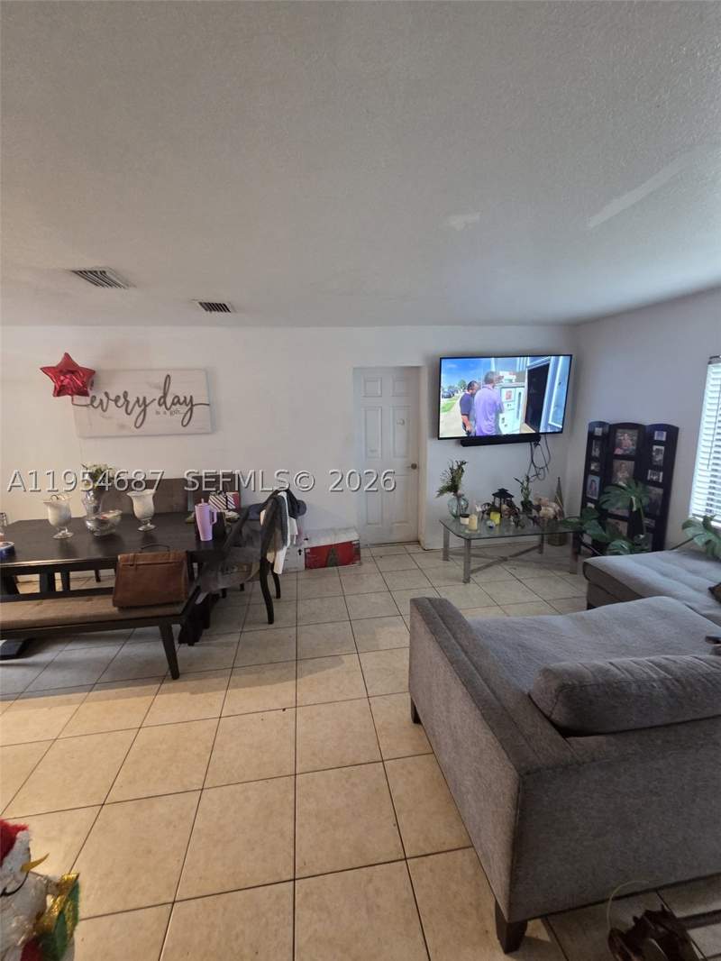 4 bedroom SingleFamilyResidence at 4270 NW 198th St, Third Addn To Carol City, Miami Gardens — photo 3