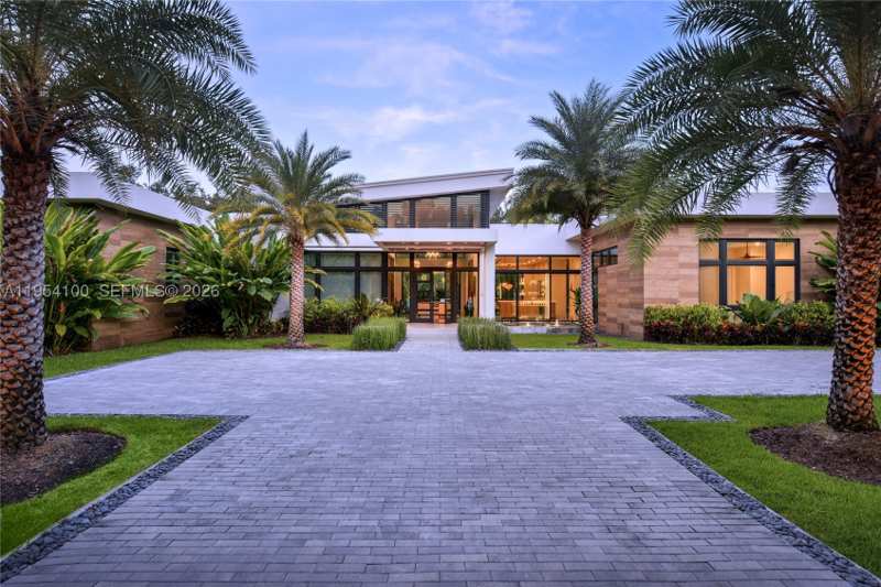 5 bedroom SingleFamilyResidence at 11050 SW 69th Ave, Helms Country Estates Re-, Pinecrest — photo 1