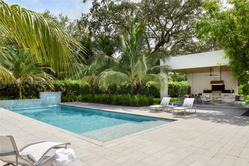 5 bedroom SingleFamilyResidence at 11050 SW 69th Ave, Helms Country Estates Re-, Pinecrest — photo 5