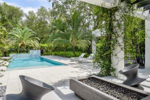 11050 SW 69th Ave, Pinecrest FL - photo 7 of 31