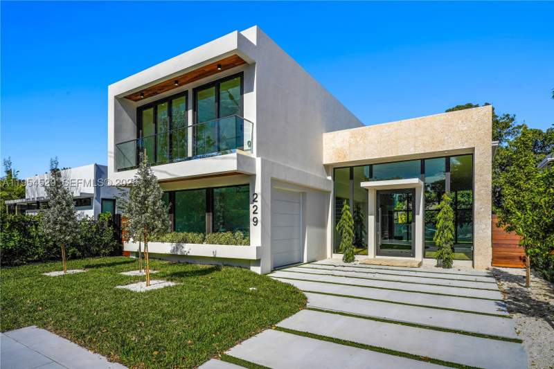 5 bedroom SingleFamilyResidence at 229 NW 42nd St, Columbia Park Corr Pl, Miami — photo 4