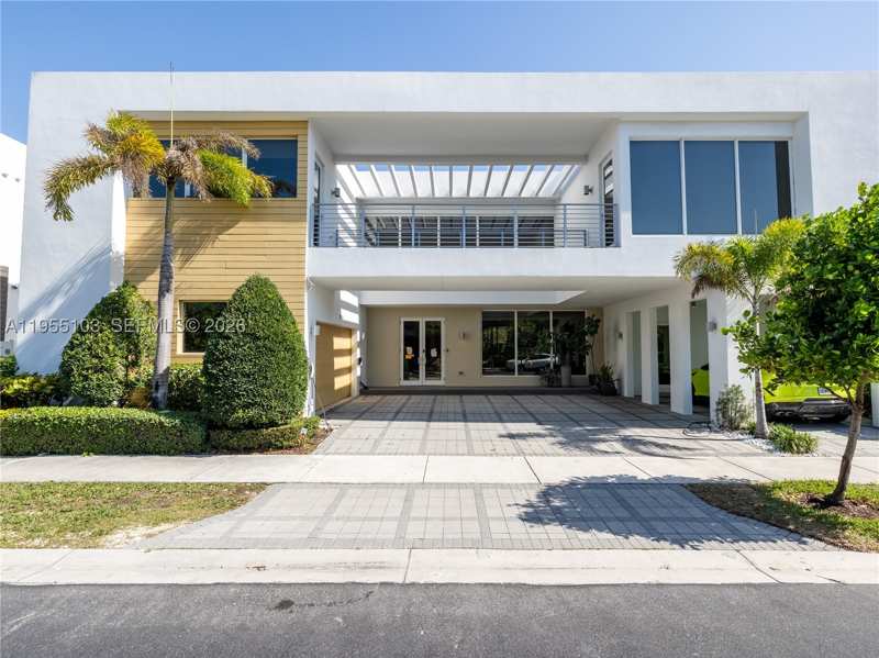 6 bedroom SingleFamilyResidence at 7451 NW 103rd Ct, Doral Commons Residential, Doral — photo 1
