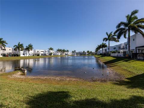 7451 NW 103rd Ct, Doral FL - photo 13 of 62