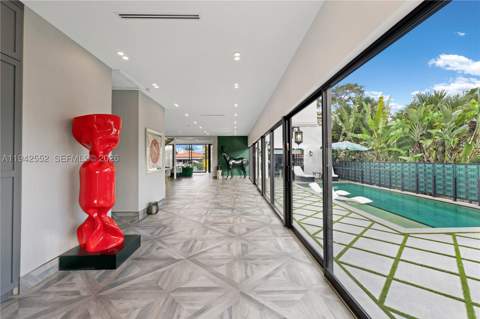 8005 Noremac Ave, Miami Beach FL - photo 9 of 27