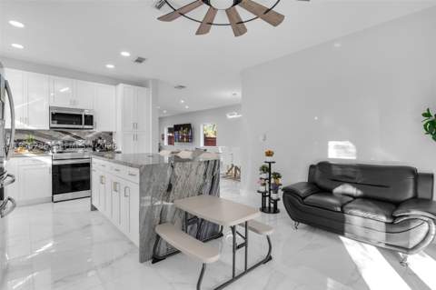 3176 NE 4 Street, Homestead FL - photo 8 of 36