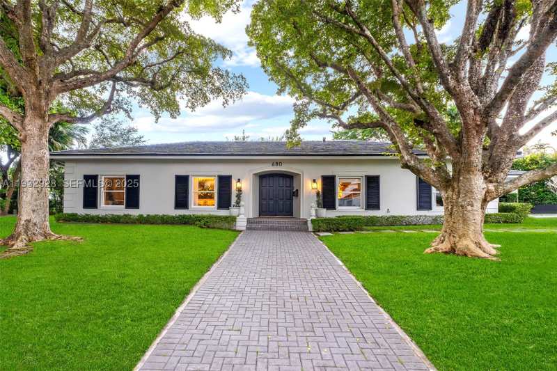 5 bedroom SingleFamilyResidence at 680 Buttonwood Ln, Bay Point, Miami — photo 1