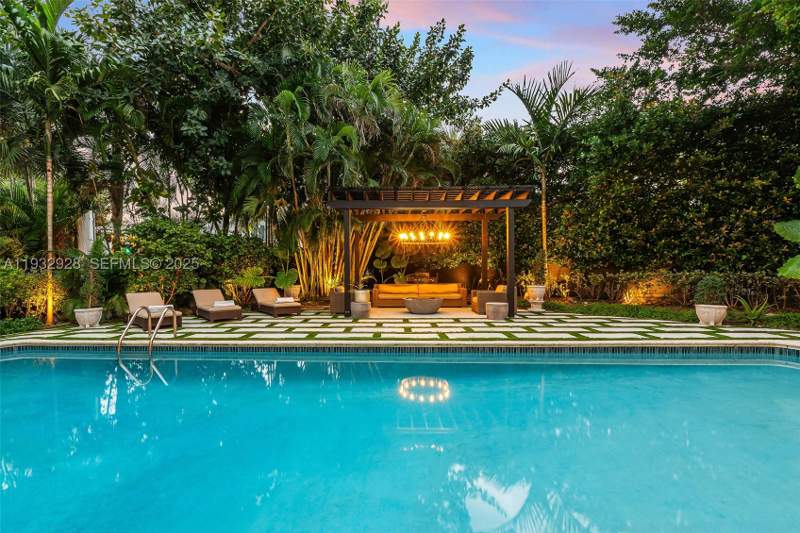 5 bedroom SingleFamilyResidence at 680 Buttonwood Ln, BAY POINT, Miami — photo 2