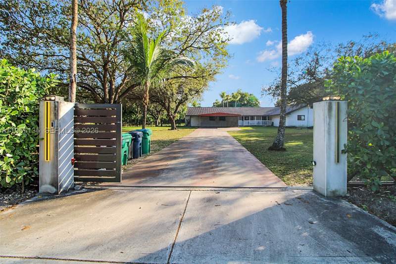 4 bedroom SingleFamilyResidence at 18280 SW 202nd St, Redlans, Miami — photo 3