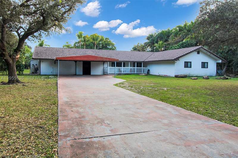 4 bedroom SingleFamilyResidence at 18280 SW 202nd St, Redlans, Miami — photo 5