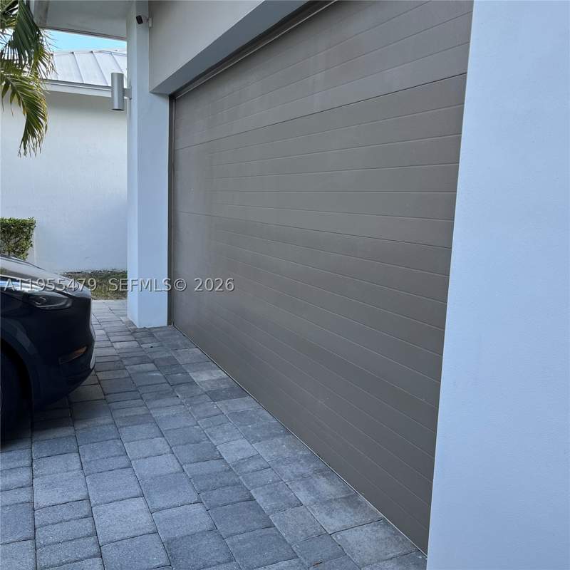 4 bedroom SingleFamilyResidence at 15062 SW 177th Ter, Venetian Parc, Miami — photo 2