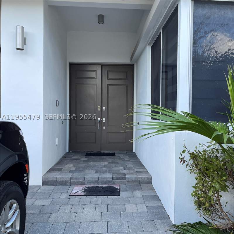 4 bedroom SingleFamilyResidence at 15062 SW 177th Ter, Venetian Parc, Miami — photo 3
