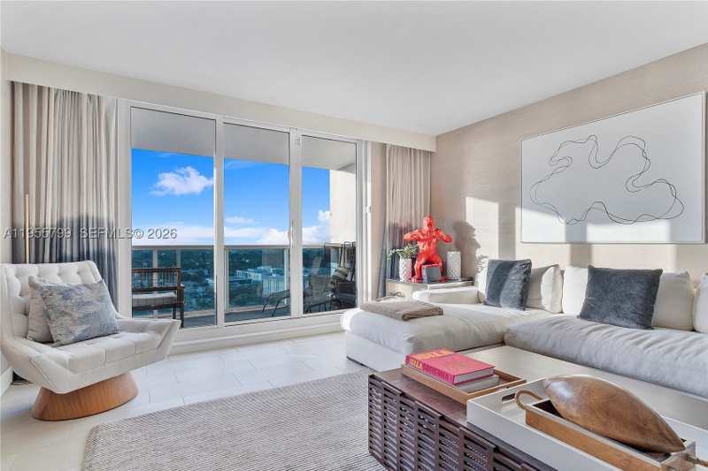 1 bedroom Condominium at 102 24th St 1427, 2399 Collins Avenue, Miami Beach — photo 1