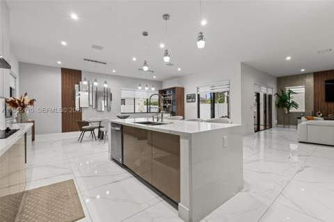 8086 NW 47th Ter, Doral FL - photo 10 of 50