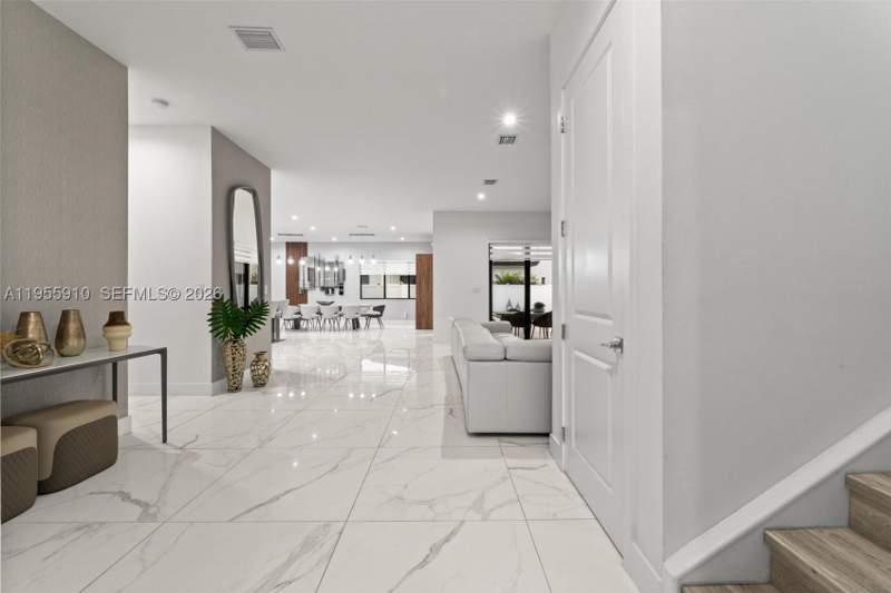 4 bedroom SingleFamilyResidence at 8086 NW 47th Ter, Canarias East, Doral — photo 5