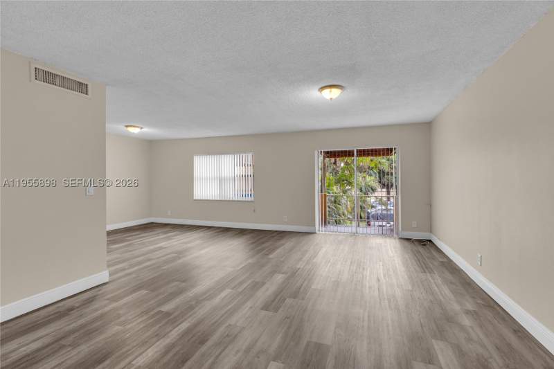 2 bedroom Condominium at 17901 NW 68th Ave T206, Venetian Gardens At Count, Hialeah — photo 4