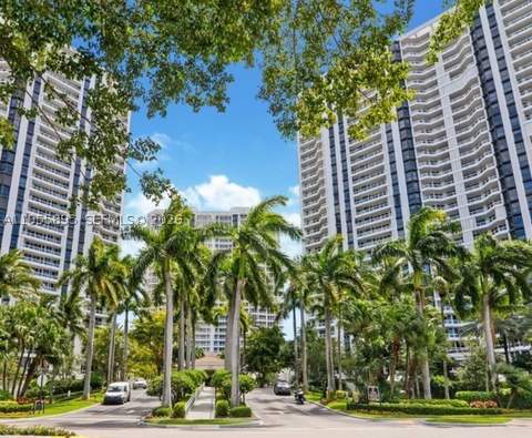 21205 Yacht Club Dr 507, Aventura FL - photo 6 of 16