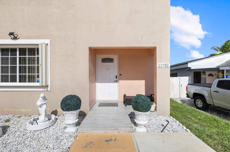 3 bedroom SingleFamilyResidence at 11951 SW 208th Terrace, Oak Ridge Villas Sub, Miami — photo 4