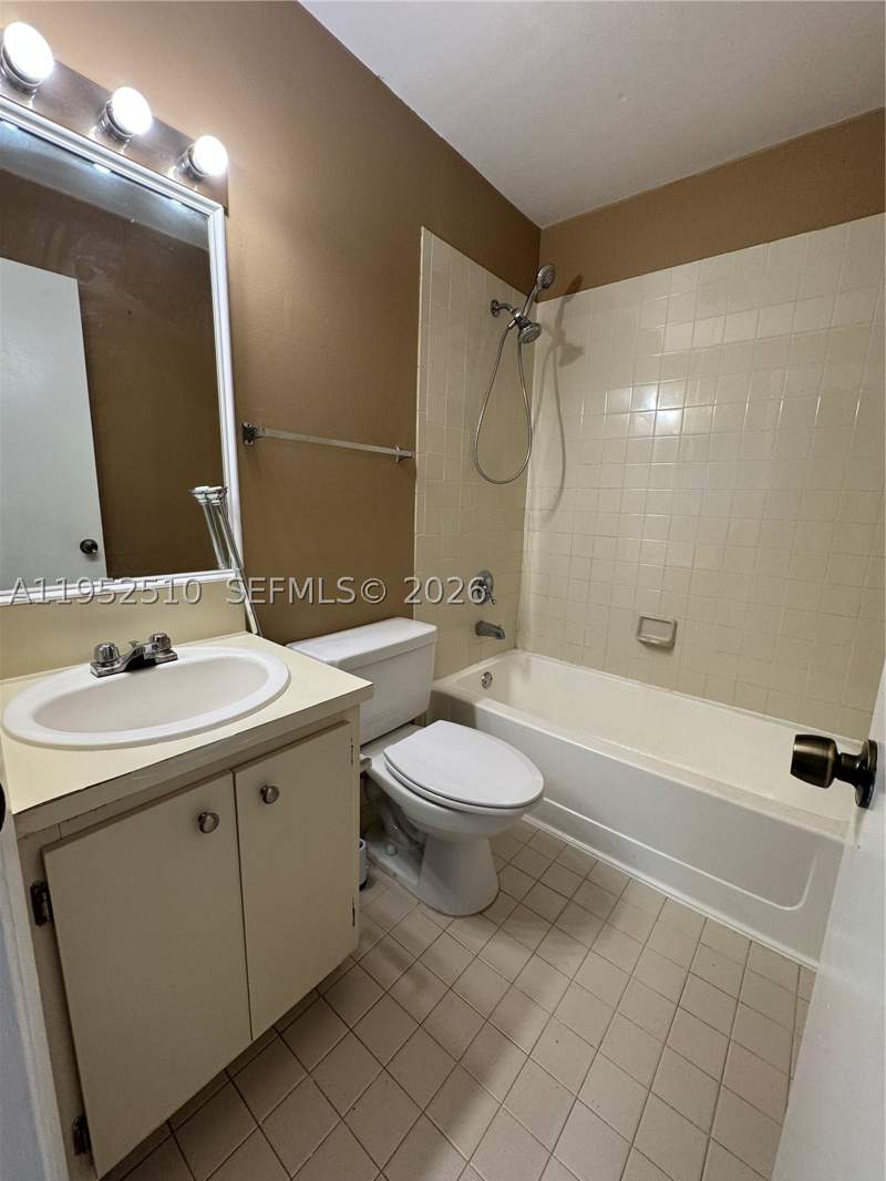 2 bedroom Condominium at 7235 NW 179th St 311, Villa Bellini Condo, Hialeah — photo 2
