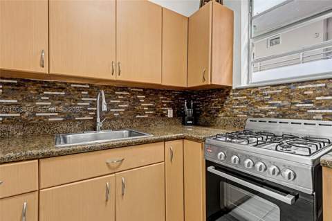 936 Pennsylvania Ave 107, Miami Beach FL - photo 7 of 9