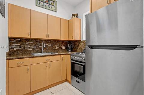 936 Pennsylvania Ave 107, Miami Beach FL - photo 8 of 9