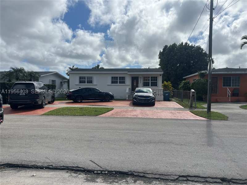 4 bedroom SingleFamilyResidence at 9026 SW 34 St, Olympic Heights, Miami — photo 1