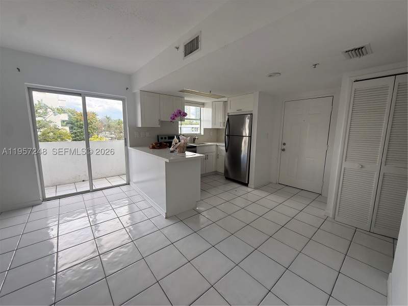 1 bedroom Condominium at 3052 SW 27th Ave 301, Grove Palms I Condo, Miami — photo 2