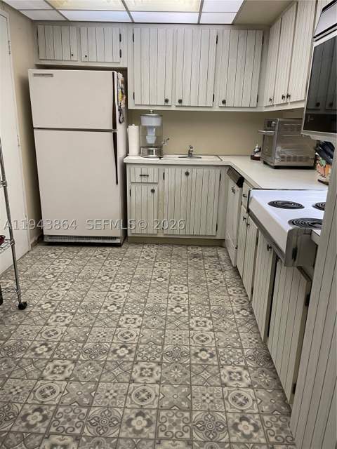 6039 Collins Ave 1232, Miami Beach FL - photo 7 of 13