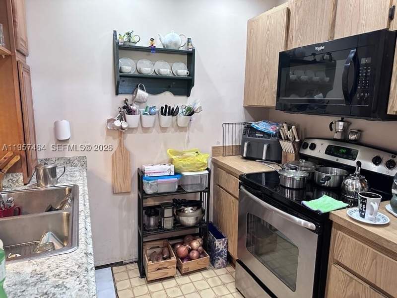 2 bedroom Condominium at 2480 W 67th Pl 23-12, Lago Grande Two C Condo, Hialeah — photo 3