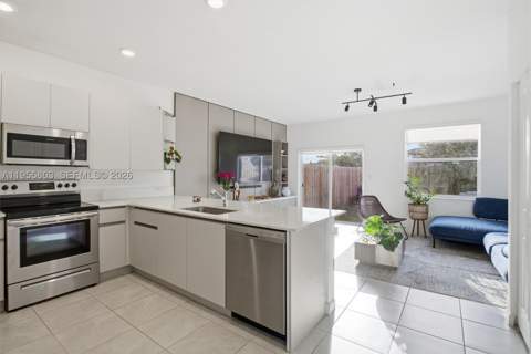 12176 NW 23rd Path, Miami FL - photo 8 of 35