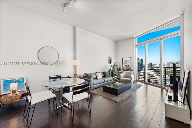 1 bedroom Condominium at 335 S Biscayne Blvd Uph-10, One Miami East Condo, Miami — photo 4