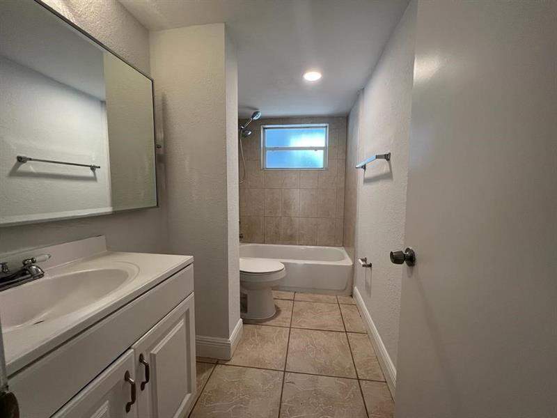 1 bedroom Condominium at 7851 Dunham Boulevard 4, Bayshore Treasure, Miami — photo 4