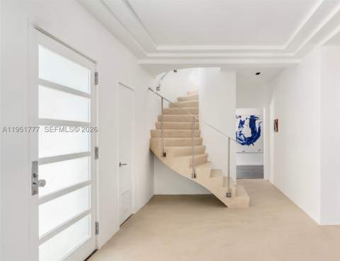 3325 Pine Tree Dr, Miami Beach FL - photo 10 of 23