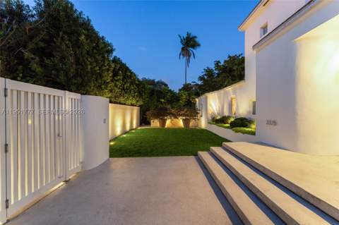 3325 Pine Tree Dr, Miami Beach FL - photo 16 of 23