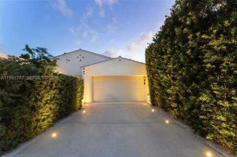 3325 Pine Tree Dr, Miami Beach FL - photo 17 of 23