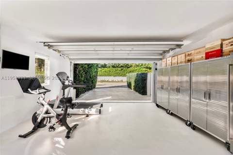 3325 Pine Tree Dr, Miami Beach FL - photo 22 of 23