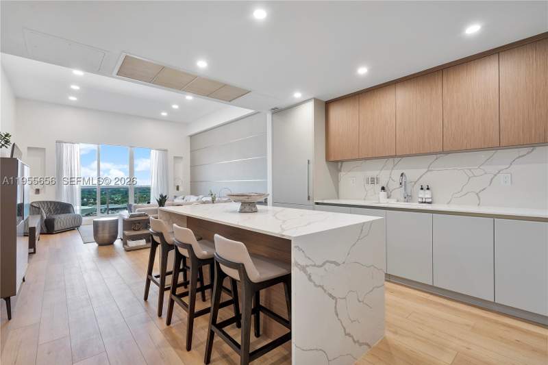 1 bedroom Condominium at 2301 Collins Ave 1633, Roney Palace Condo, Miami Beach — photo 3
