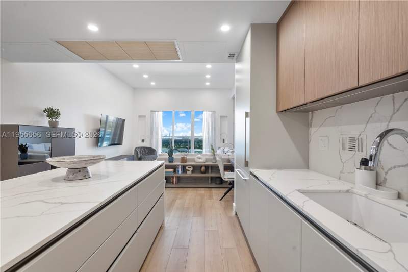 1 bedroom Condominium at 2301 Collins Ave 1633, Roney Palace Condo, Miami Beach — photo 4