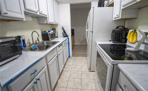 20490 NW 7th Ave 15, Miami Gardens FL - photo 7 of 25