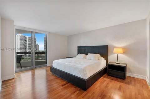3500 Mystic Pointe Dr 1407, Aventura FL - photo 14 of 45